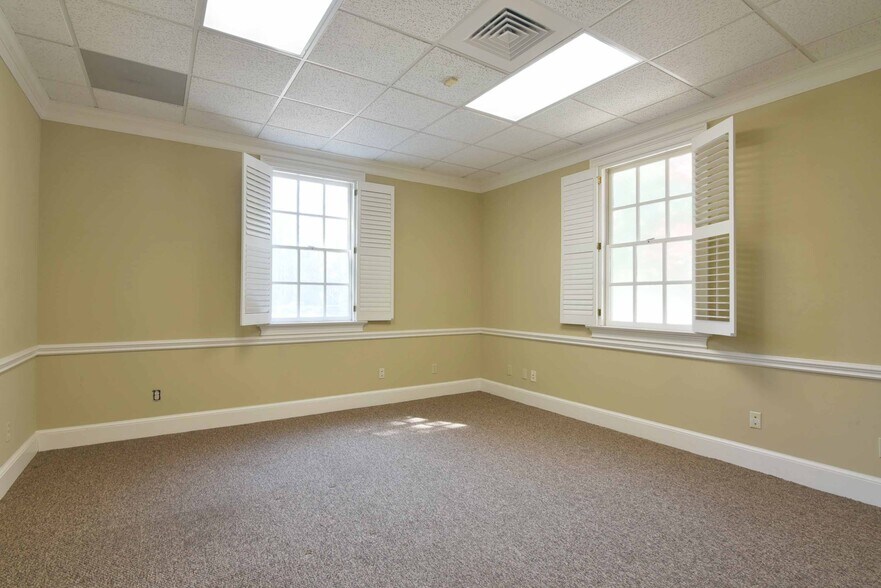 More Photos Of 204 N Westover Blvd, Albany Office For Sale