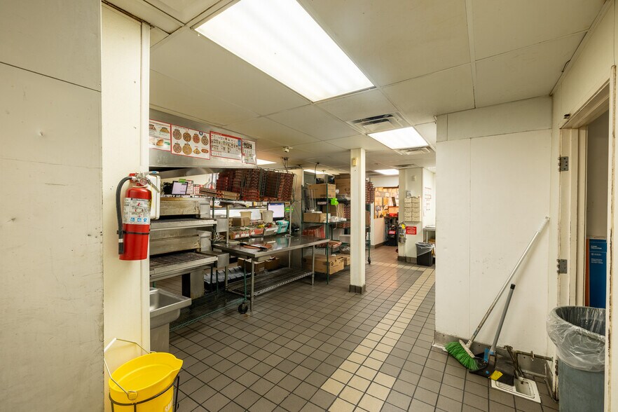 More Photos Of 12203-12207 Hawthorne Blvd, Hawthorne Storefront For Sale