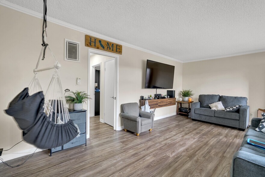 More Photos Of 6225 Reseda Blvd, Tarzana Apartments For Sale