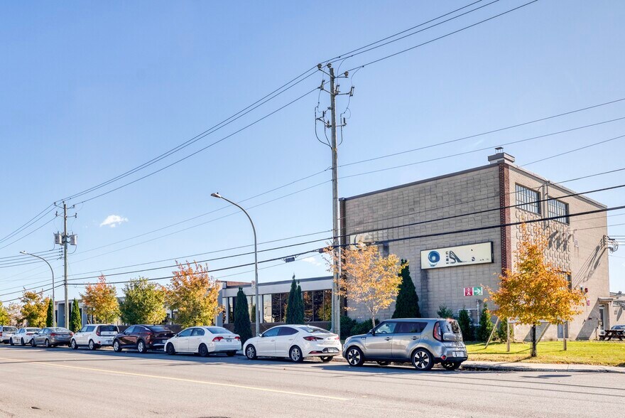 More Photos Of 9700 Boul Parkway, Montréal Manufacturing For Sale
