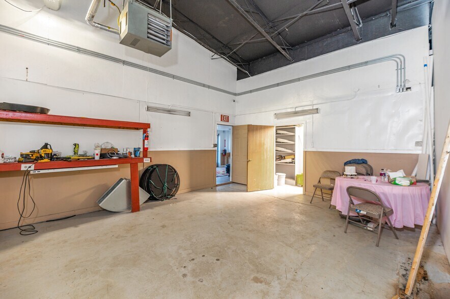 More Photos Of 3905 32nd St, Port Huron Truck Terminal For Sale