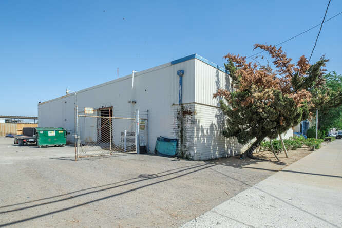 More Photos Of 2641 S Maple Ave, Fresno Warehouse For Lease