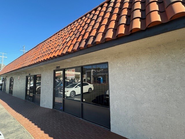 More Photos Of 13920 Foothill Blvd, Sylmar Storefront Retail Office For Lease
