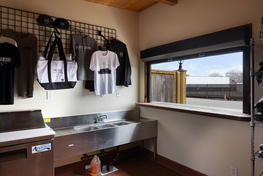 More Photos Of 7550-7552 Sandholdt Rd, Moss Landing Specialty For Sale