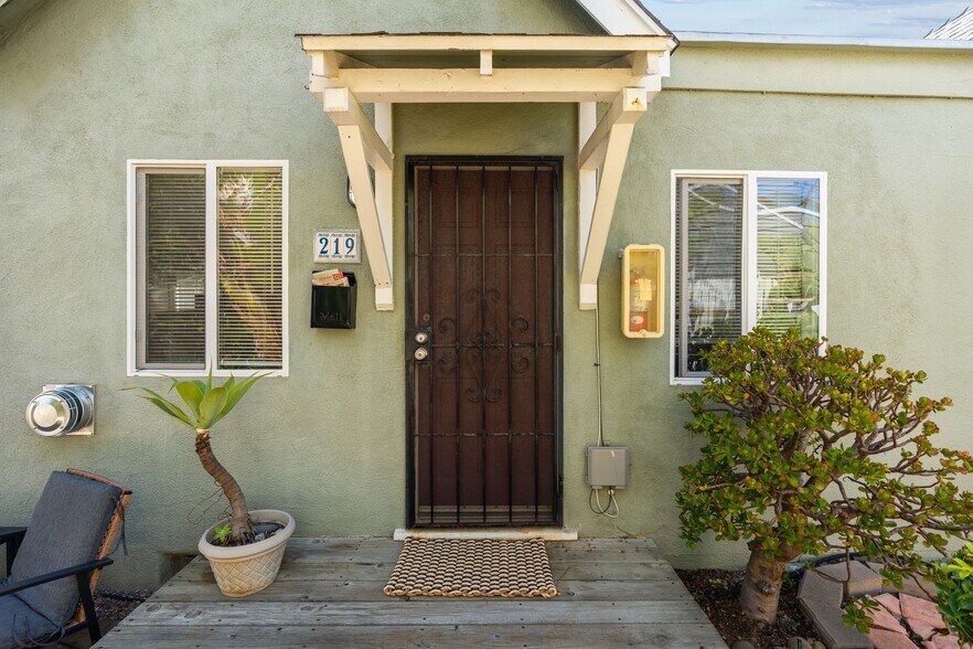 More Photos Of 215 Lolita St, Encinitas Apartments For Sale