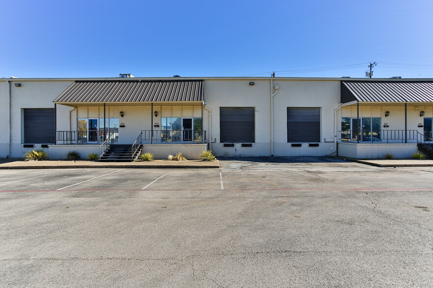 Primary Photo Of 800-810 N Great Southwest Pky, Arlington Warehouse For Lease