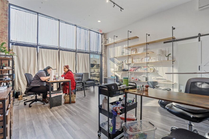 More Photos Of 14 W Depot St, Pataskala Showroom For Sale