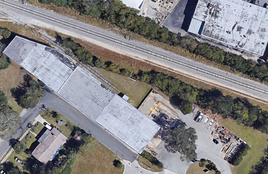 More Photos Of 440 Railroad Ave, Cocoa Distribution For Lease