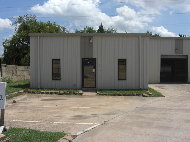 More Photos Of 902 Kck Way, Cedar Hill Distribution For Sale