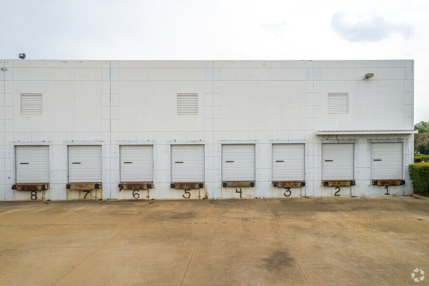 More Photos Of 10155 E Technology Blvd, Dallas Warehouse For Lease