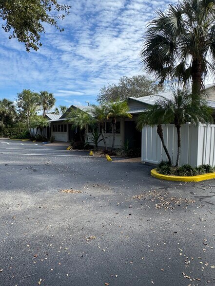 More Photos Of 835 SE Osceola St, Stuart Office Residential For Sale