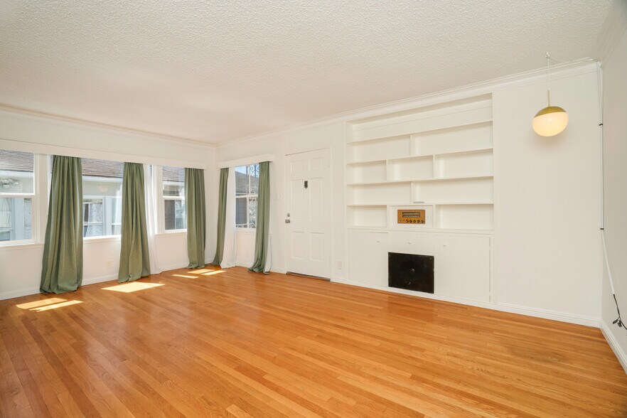 More Photos Of 5918 S Fairfax Ave, Los Angeles Apartments For Sale