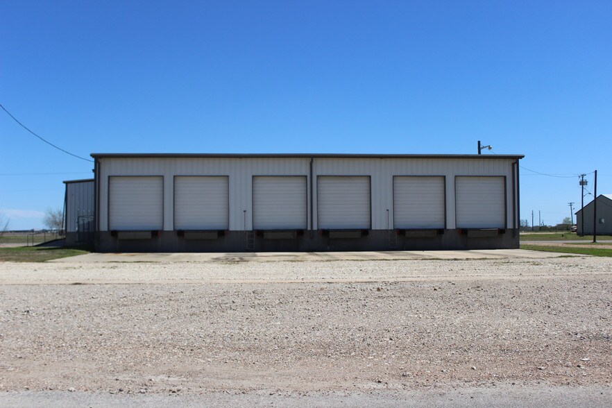 More Photos Of 158 Hangar Dr S, Victoria Distribution For Lease