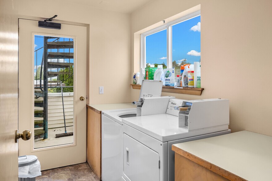 More Photos Of 816 N 38th St, Seattle Apartments For Sale