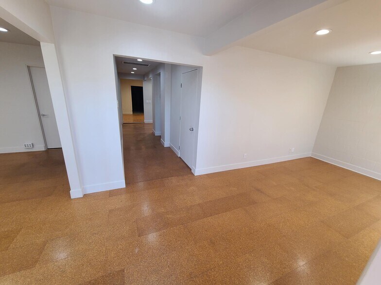 More Photos Of 5533 Satsuma Ave, North Hollywood Warehouse For Sale