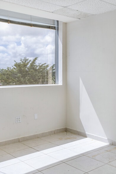 More Photos Of 5040 NW 7th St, Miami Medical For Lease