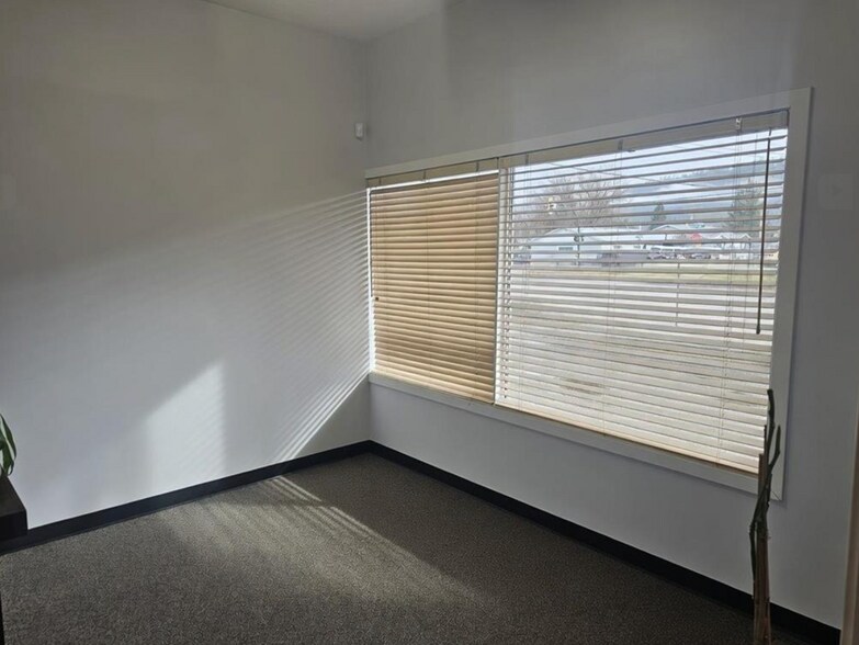 More Photos Of 1023 La Salle Av, Prince George Office For Lease
