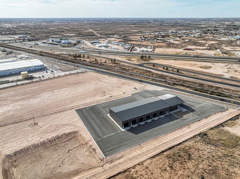 More Photos Of 5261 W Murphy St, Odessa Industrial For Lease