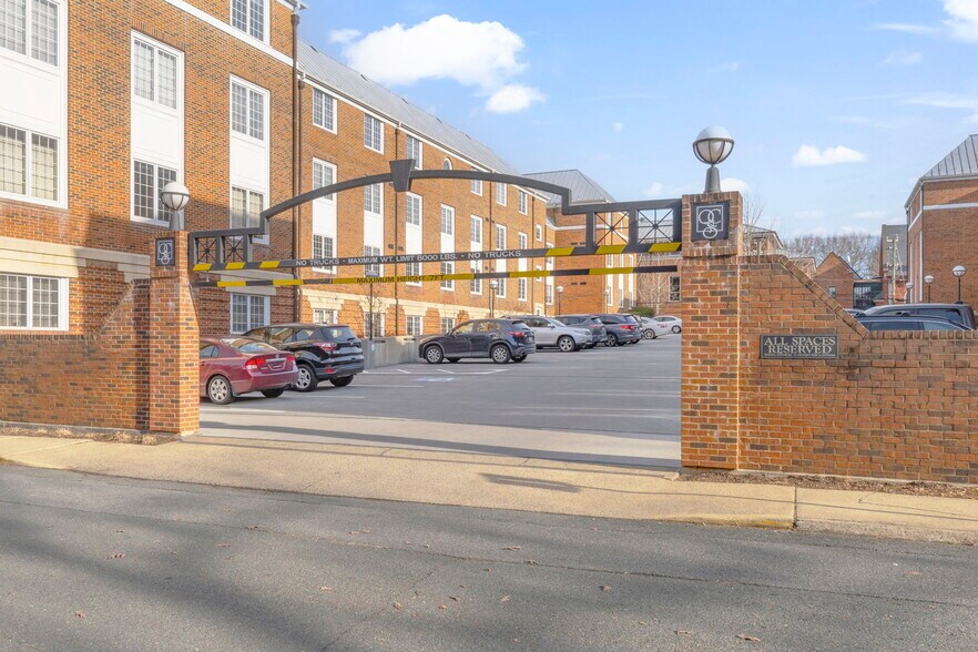 More Photos Of 202-258 E High St, Charlottesville Office For Sale