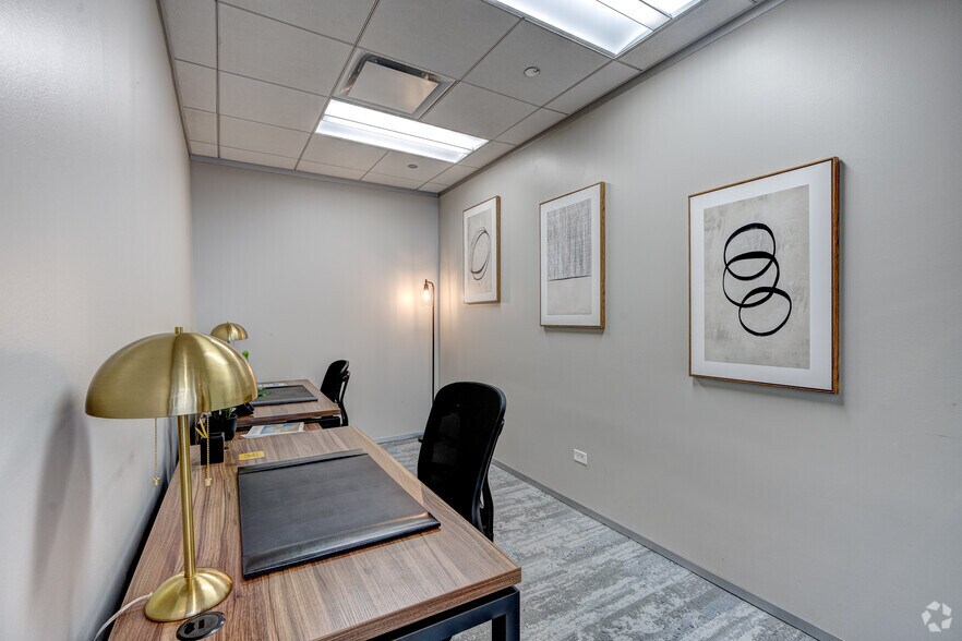 More Photos Of 700 Louisiana St, Houston Coworking Space