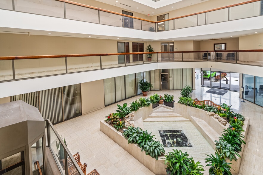 More Photos Of 631 US Highway 1, North Palm Beach Office For Sale