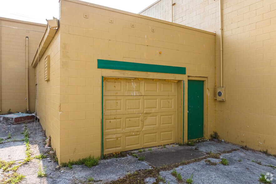 More Photos Of 6000 Leavenworth Rd, Kansas City Unknown For Lease