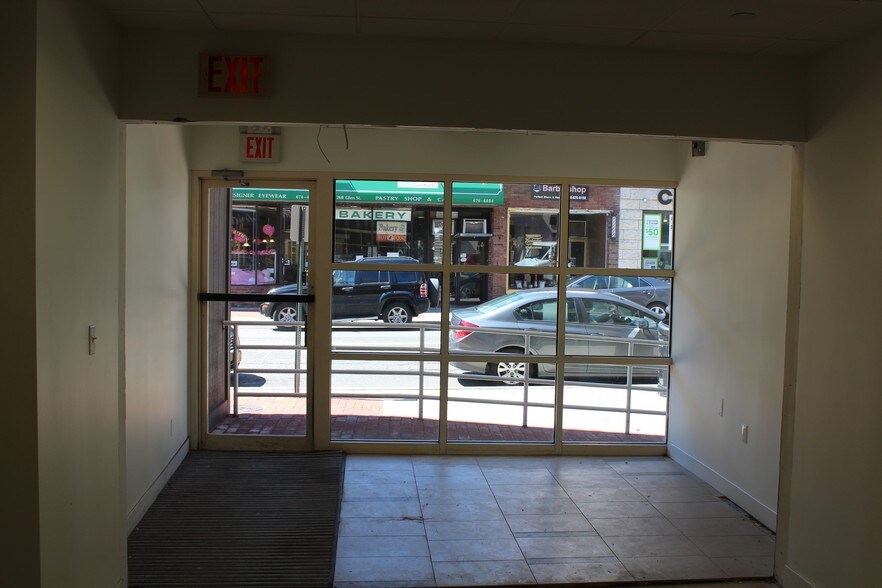 More Photos Of 17-21 Glen St, Glen Cove Storefront Retail Office For Lease