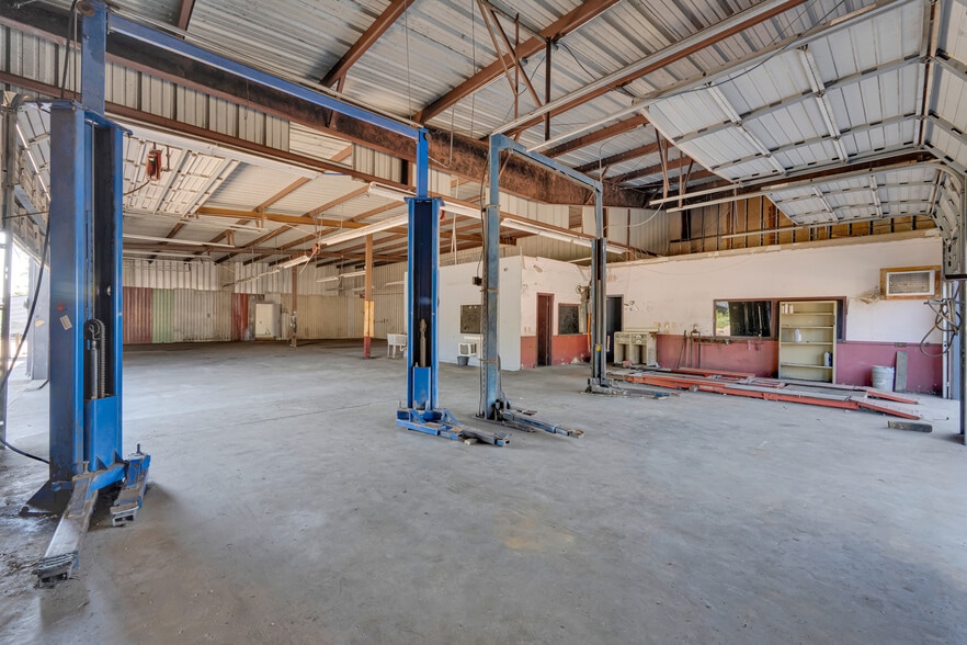 More Photos Of 4255 S Kirkwood Rd, Houston Storefront For Sale