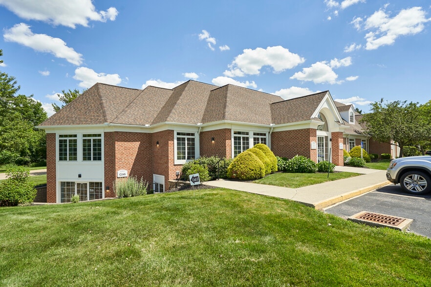 More Photos Of 799 White Pond Dr, Akron Office For Lease