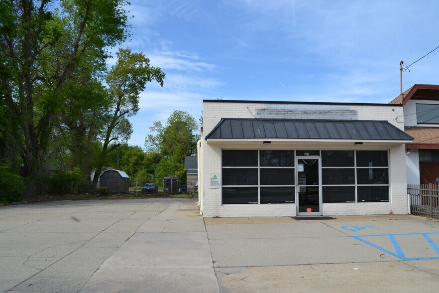 More Photos Of 912 W Little Creek Rd, Norfolk Freestanding For Sale