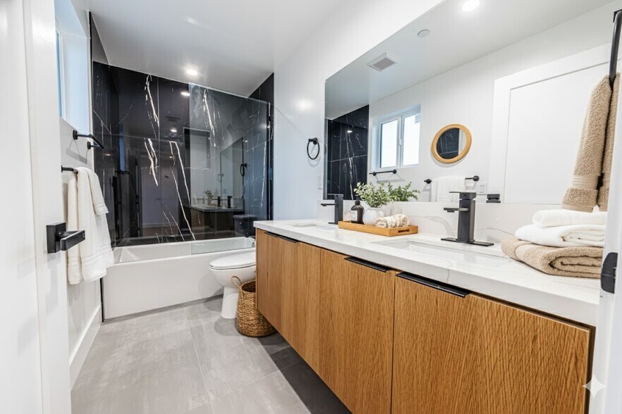 More Photos Of 1656 S Hayworth Ave, Los Angeles Multifamily For Sale