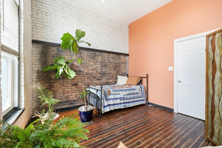 More Photos Of 106 N Orange St, Albion Storefront For Sale