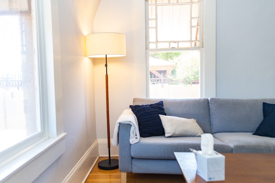 More Photos Of 531 E Lynwood St, Phoenix Office Residential For Sale