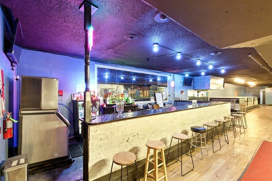 More Photos Of 8604 Jensen Dr, Houston Bar For Sale