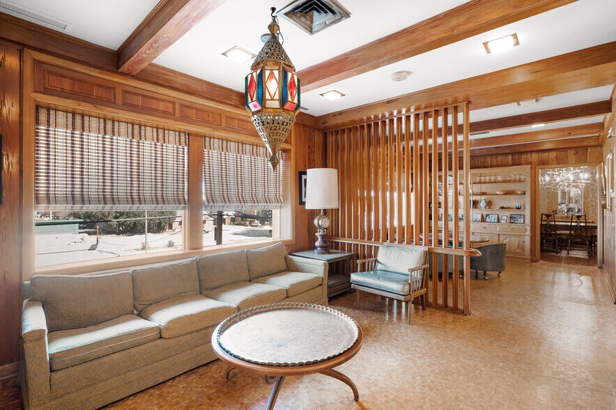 More Photos Of 531 W Main St, Denison Office For Sale