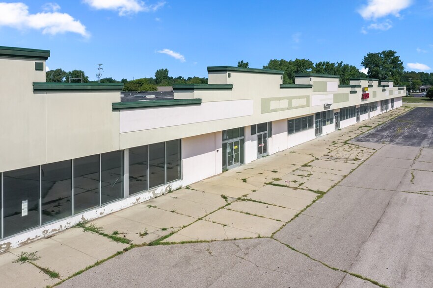 More Photos Of 2865-2885 Bay Rd, Saginaw Freestanding For Sale
