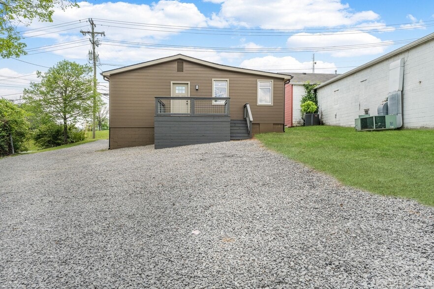 More Photos Of 709 Hart Ln, Nashville Office For Lease