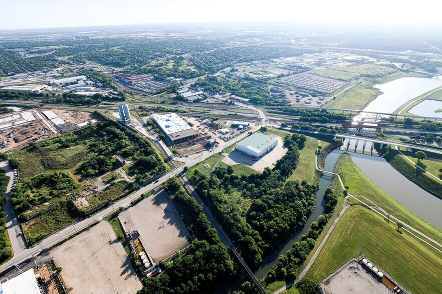 More Photos Of 1100 NE 23rd St, Fort Worth Warehouse For Lease