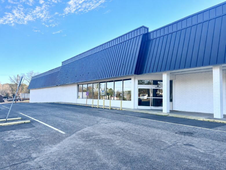 More Photos Of 530 Nash st, Spring Hope General Retail For Lease