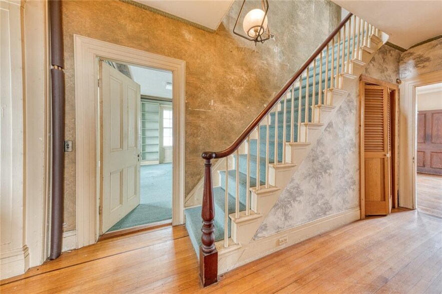 More Photos Of 2 Elm St, Westerly Office For Sale