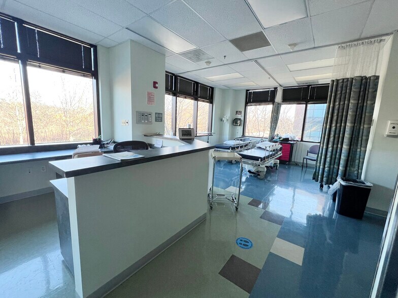 More Photos Of , Glenn Dale Office For Sale