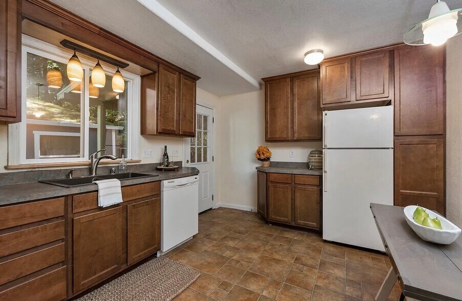 More Photos Of 12060 Highway 116 Hwy, Guerneville Storefront For Sale