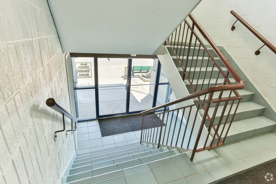 More Photos Of 495 36 St NE, Calgary Storefront Retail Office For Lease