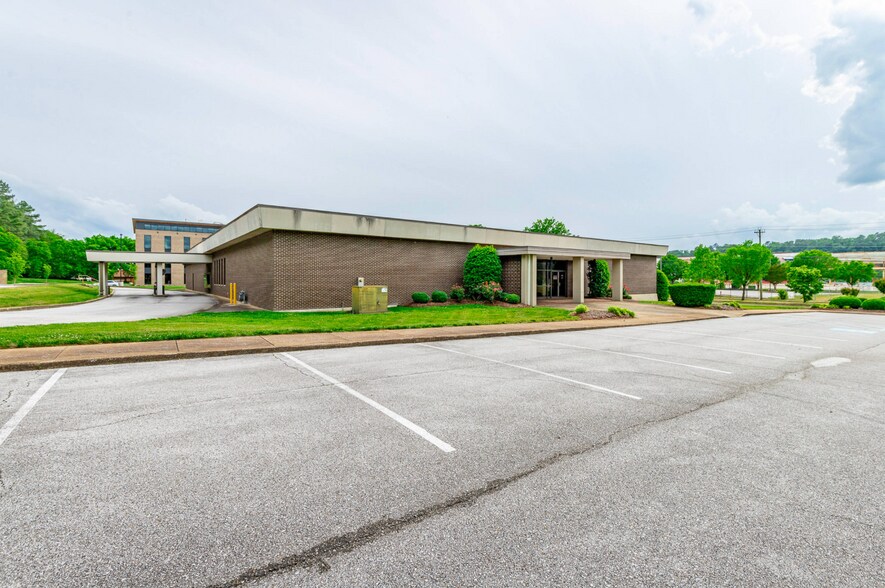 More Photos Of 1012 Riverfront Pkwy, Chattanooga Office For Sale