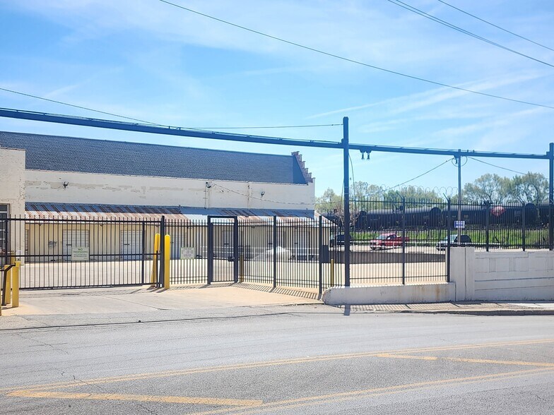 Primary Photo Of 2051 N Austin Ave, Chicago Self Storage For Lease