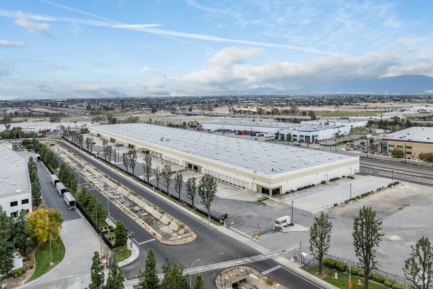 More Photos Of 1601 E Cooley Dr, Colton Distribution For Lease