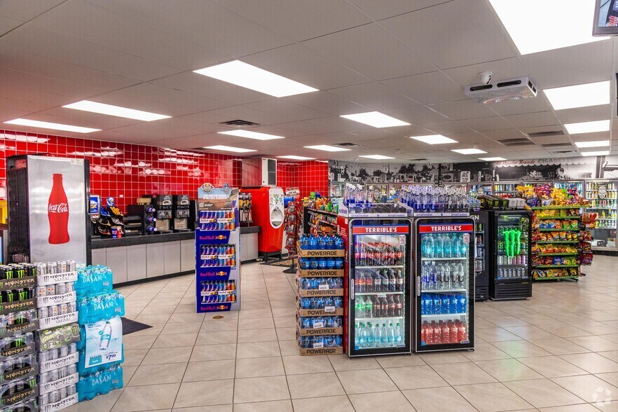 More Photos Of 325 N Sandhill Blvd, Mesquite Service Station For Sale