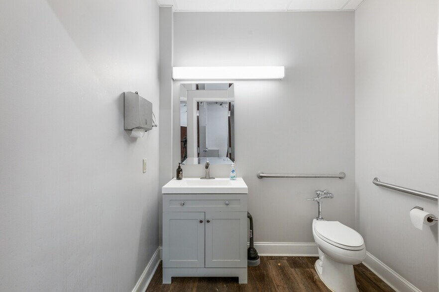 More Photos Of 195 Chastain Meadows Ct NW, Kennesaw Industrial For Lease