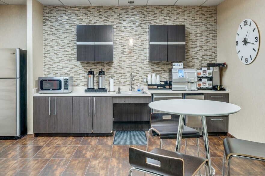 More Photos Of 13155 Noel Rd, Dallas Coworking Space