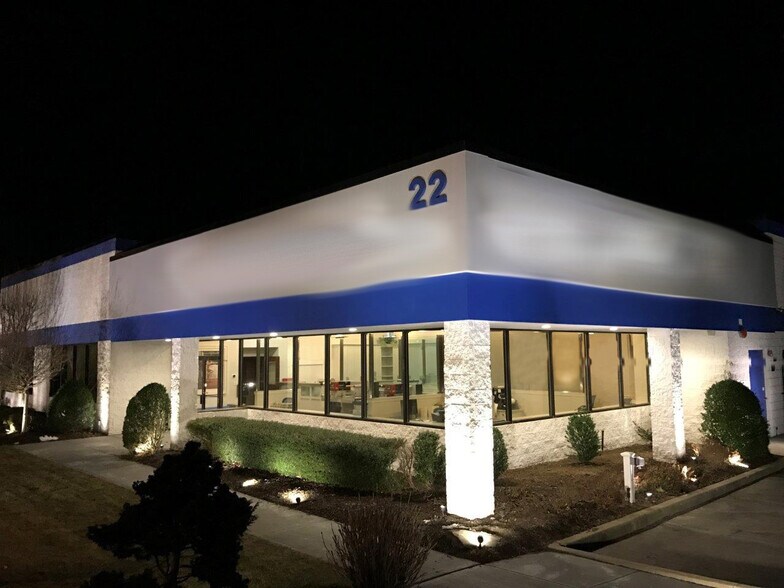More Photos Of 22 Old Dock Rd, Yaphank Warehouse For Lease